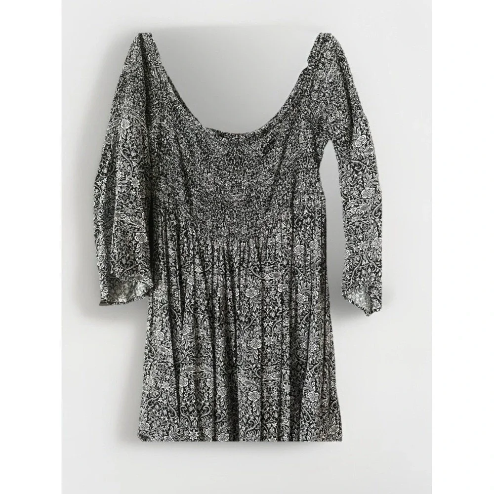 Torrid Black White Floral Smocked‎ Waist Tunic Top Plus Size 2 2X Off Shoulder